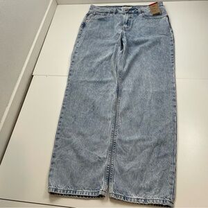 NEW Levi's Women Size 31 Low Pro Clasic Straight Leg Jeans Mid Rise Light Wash